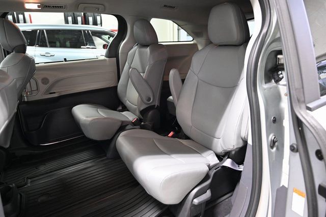 Used 2023 Toyota Sienna XLE w/ XLE Plus Package image 12