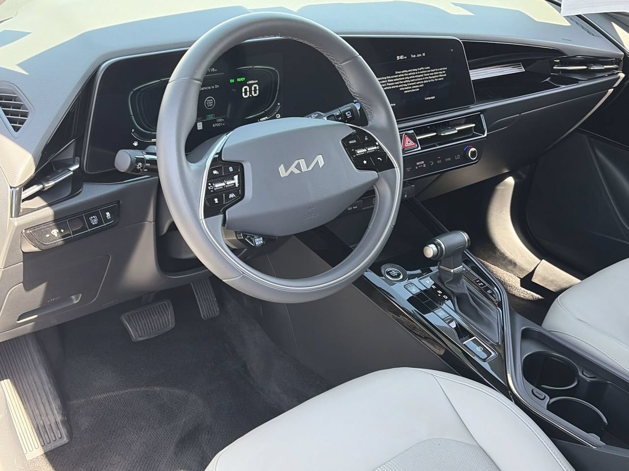 Certified 2024 Kia Niro EX FWD image 17