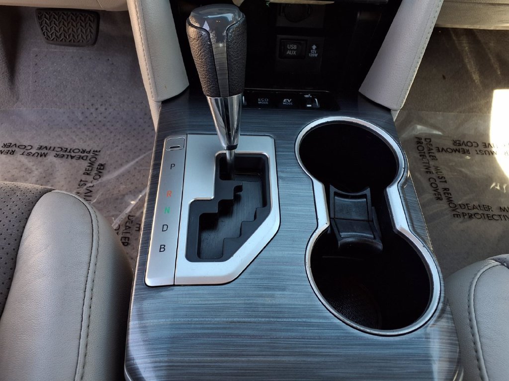 Used 2012 Toyota Camry XLE w/ Leather Pkg FWD image 11