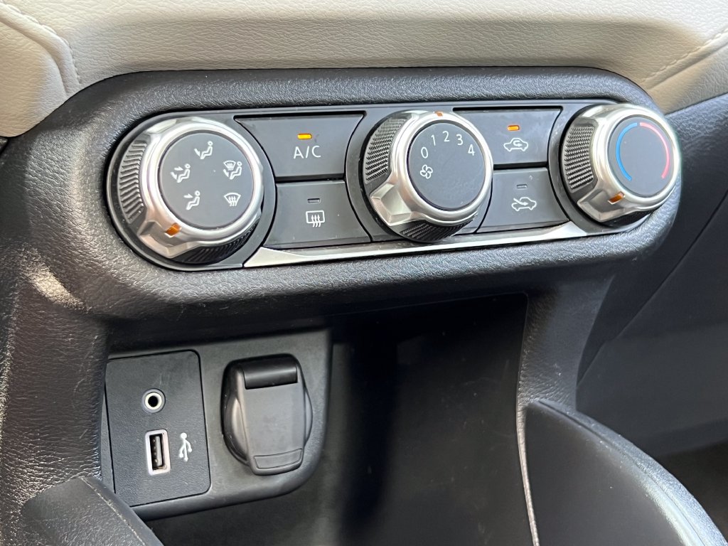Used 2022 Nissan Versa SV FWD image 21