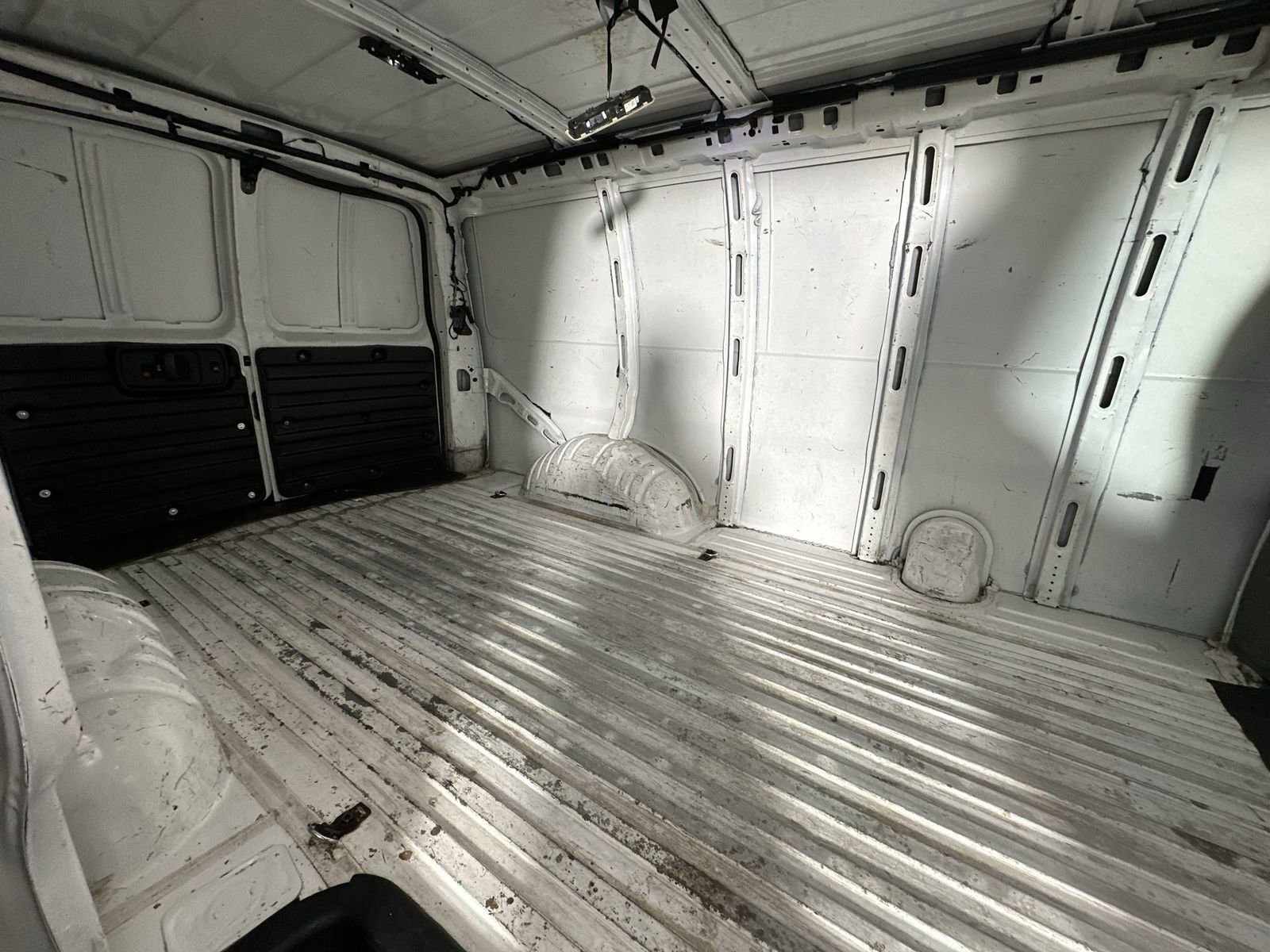 Used 2020 GMC Savana 2500 image 25