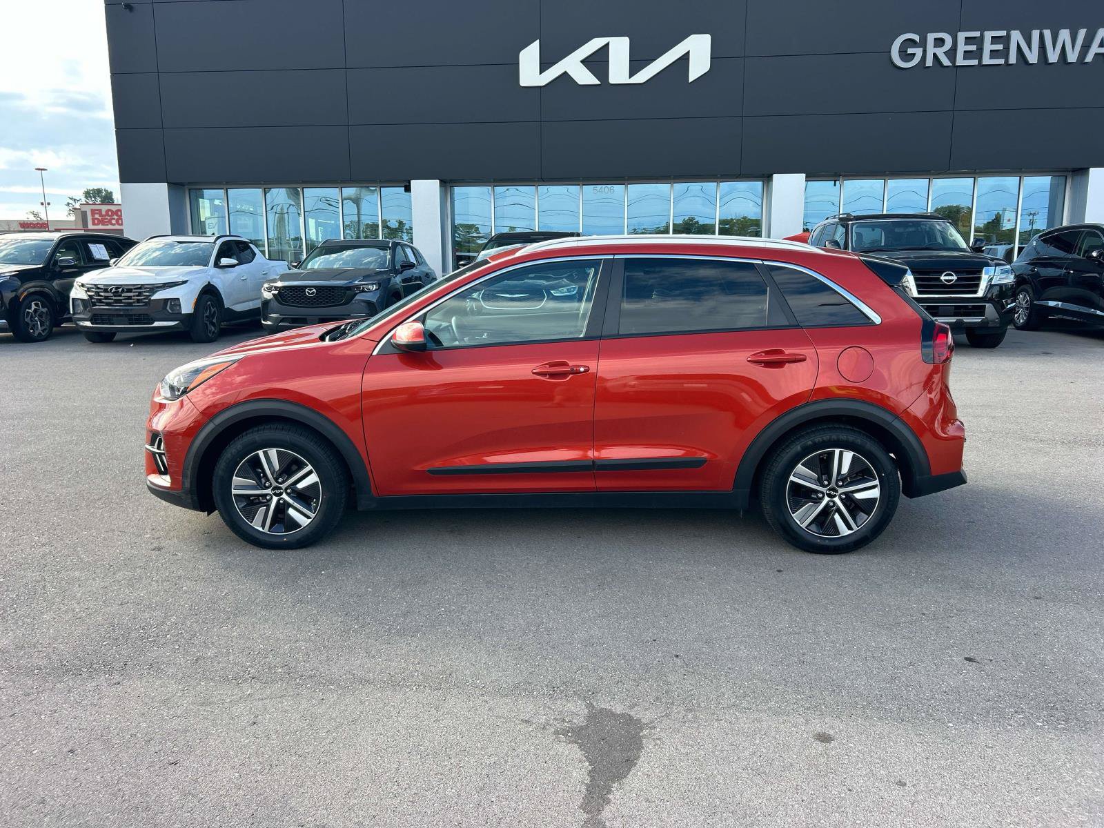 Used 2022 Kia Niro LXS FWD image 6