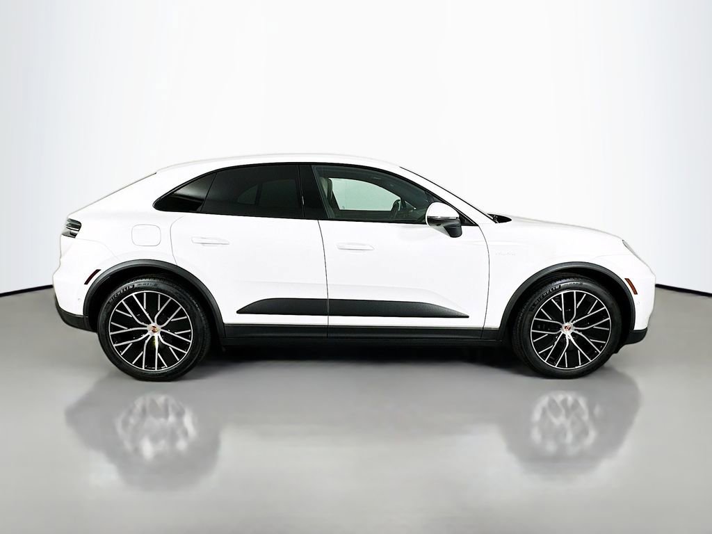 Certified 2025 Porsche Macan Electric image 8