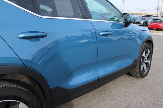 Used 2025 Volvo XC40 B5 Plus image 50