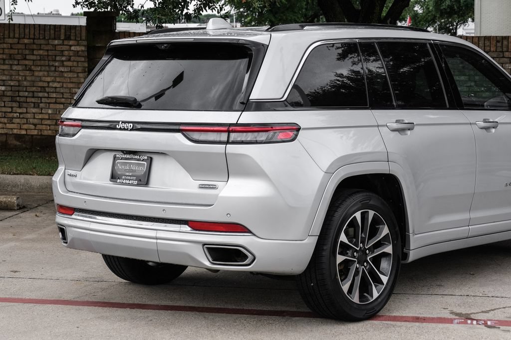 Used 2022 Jeep Grand Cherokee Overland w/ Luxury Tech Group IV AWD/4WD image 17