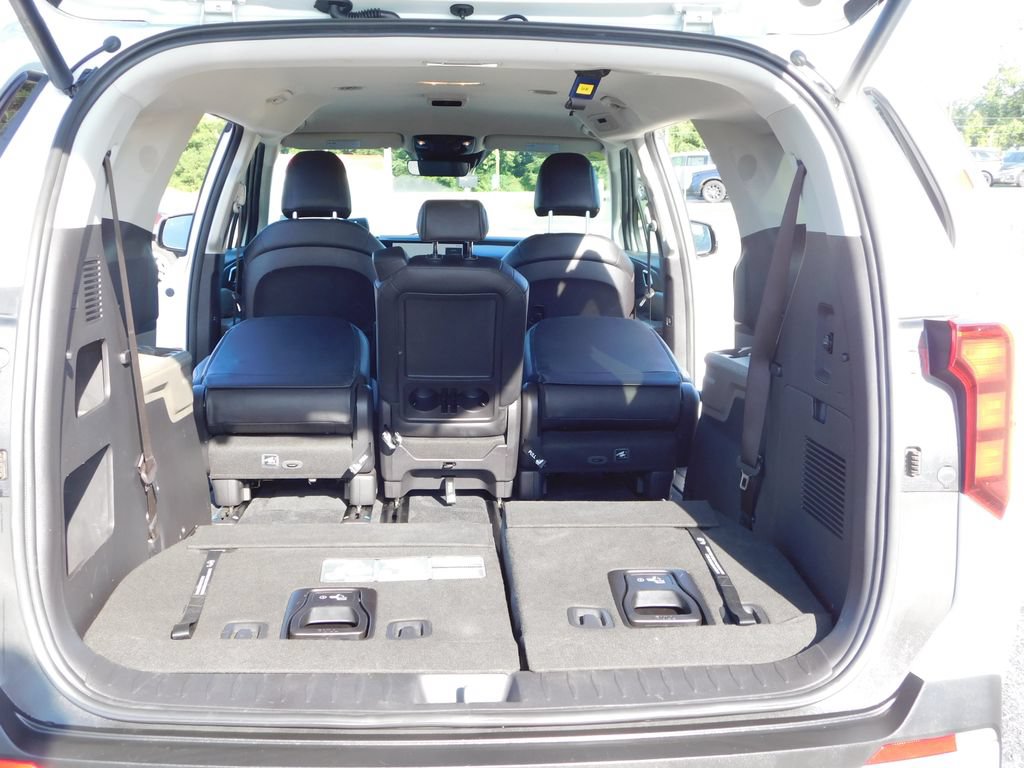 Used 2025 Kia Carnival EX FWD image 28
