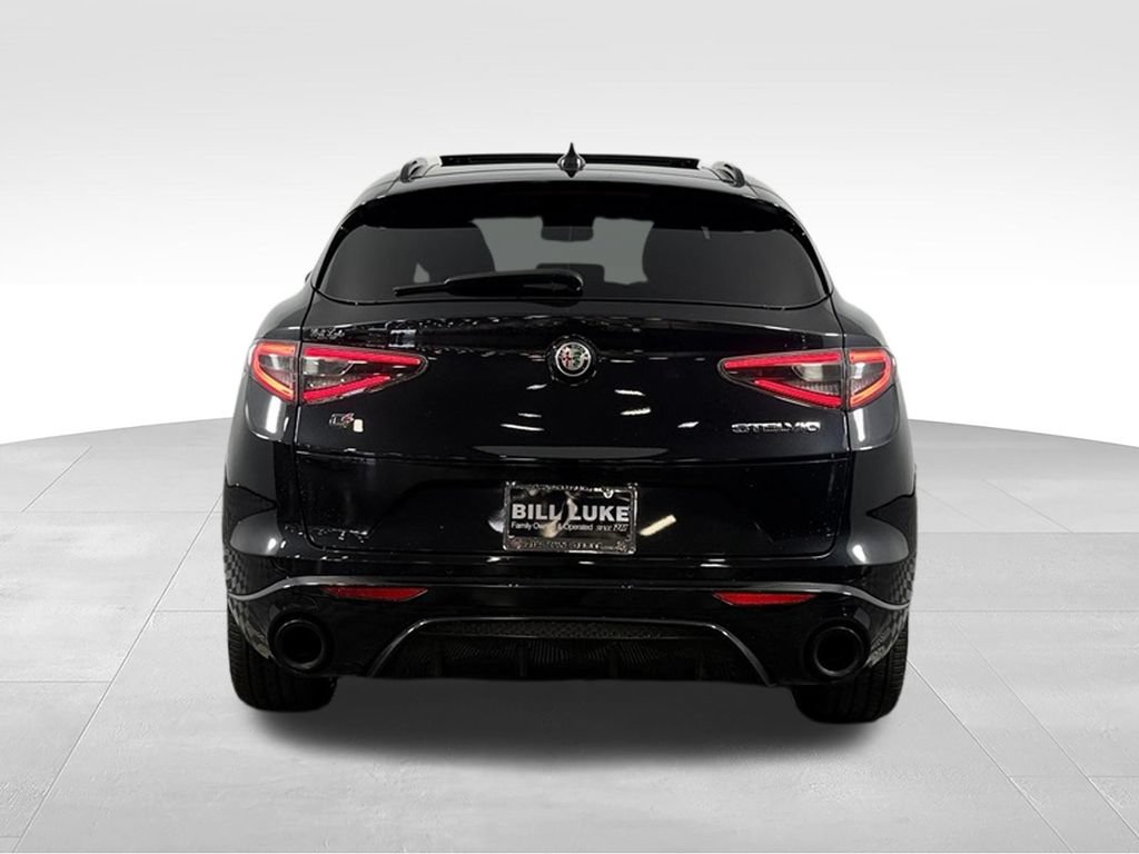 Used 2024 Alfa Romeo Stelvio Veloce AWD/4WD image 9