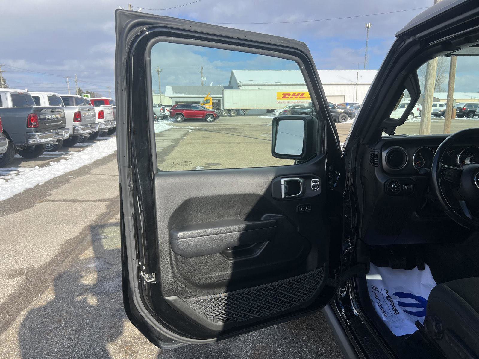 Used 2022 Jeep Gladiator Willys image 11