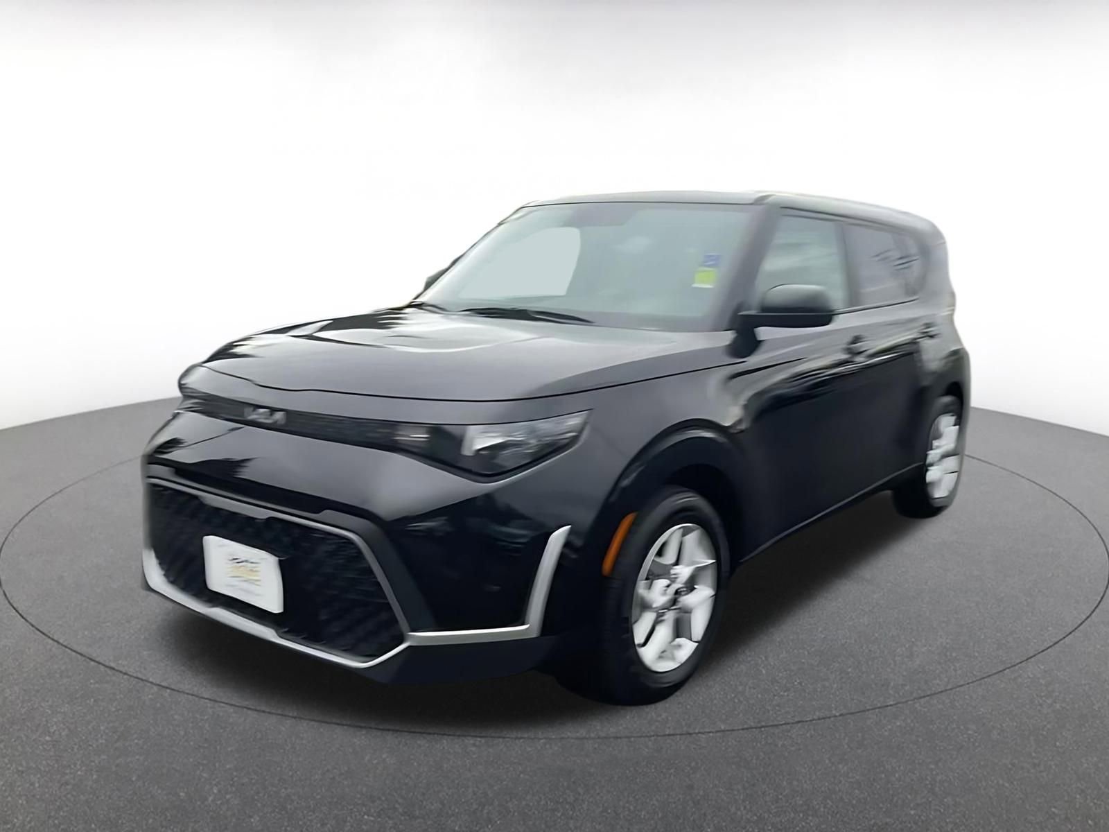 Used 2025 Kia Soul LX w/ LX Technology Package FWD image 7