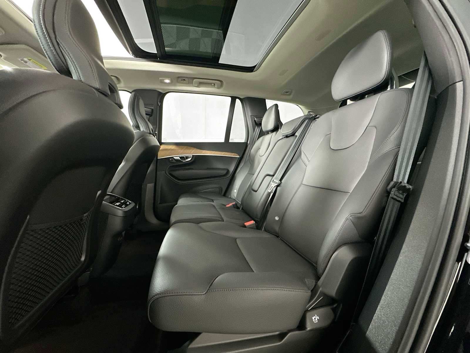 Used 2025 Volvo XC90 B5 Plus w/ Protection Package Premier image 23
