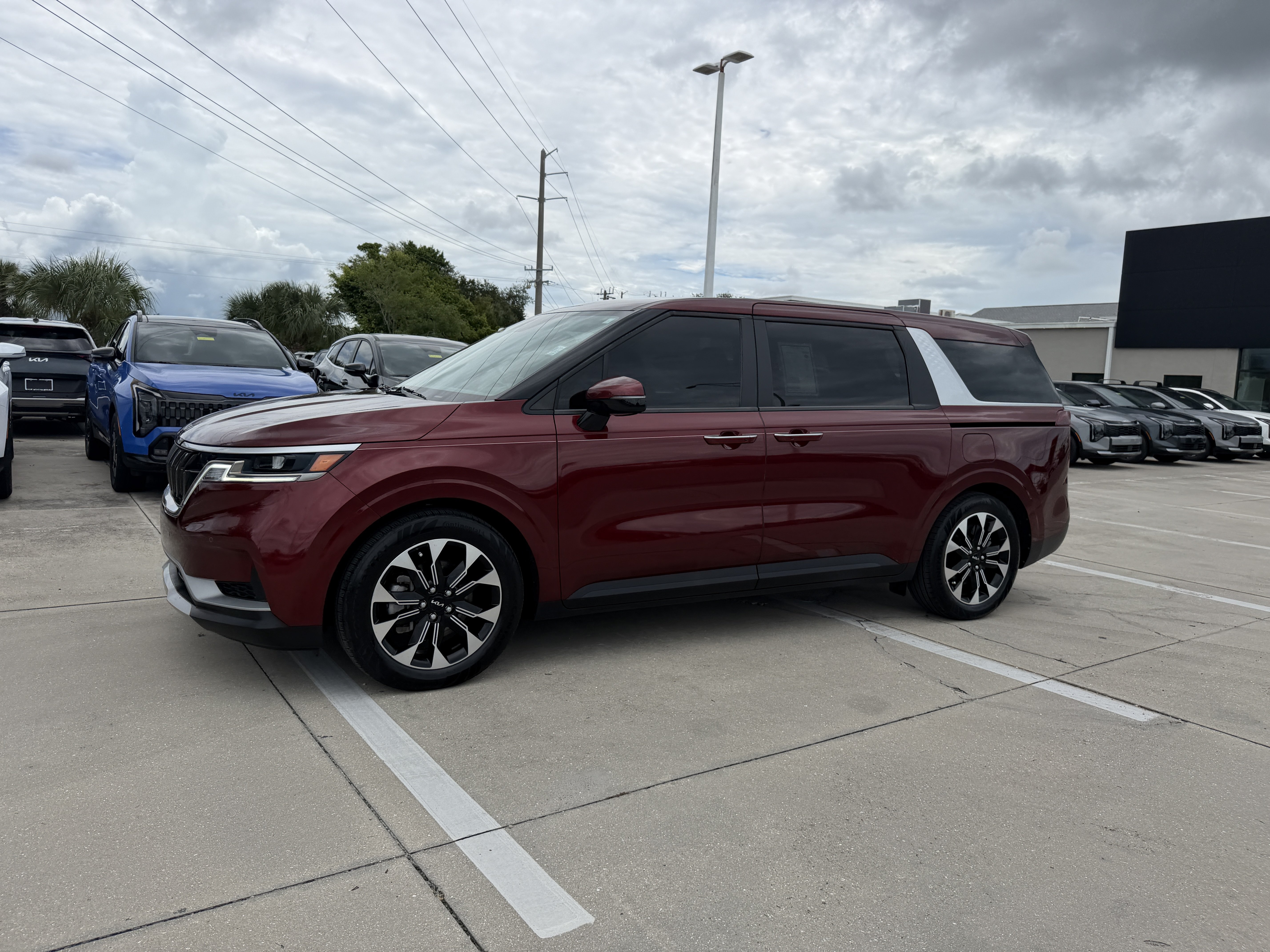 Certified 2024 Kia Carnival EX FWD image 8