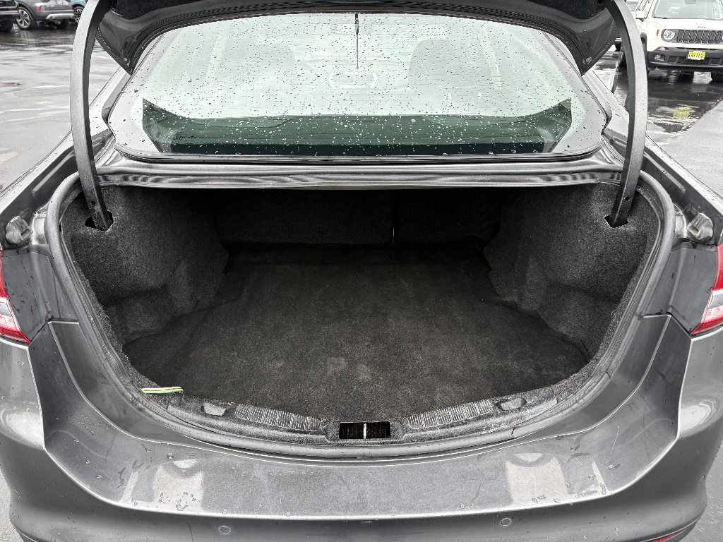 Used 2017 Ford Fusion SE w/ Equipment Group 202A image 7