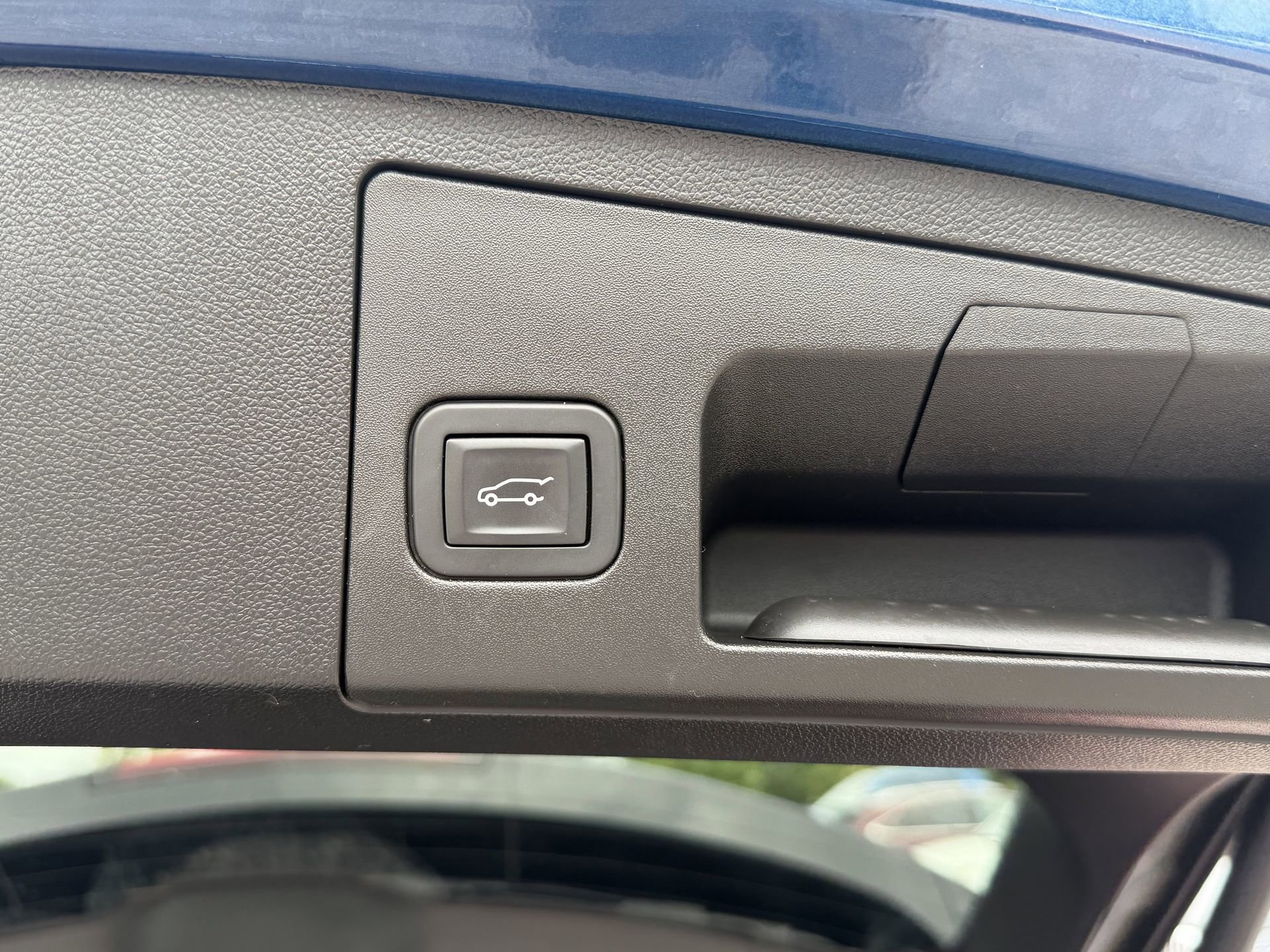 Used 2019 Cadillac XT4 Premium Luxury FWD image 12