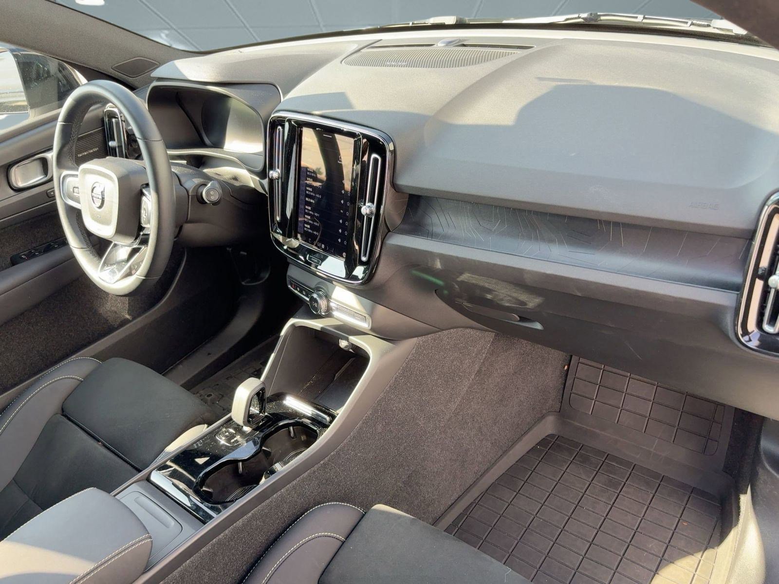 Certified 2023 Volvo XC40 Recharge Ultimate image 30