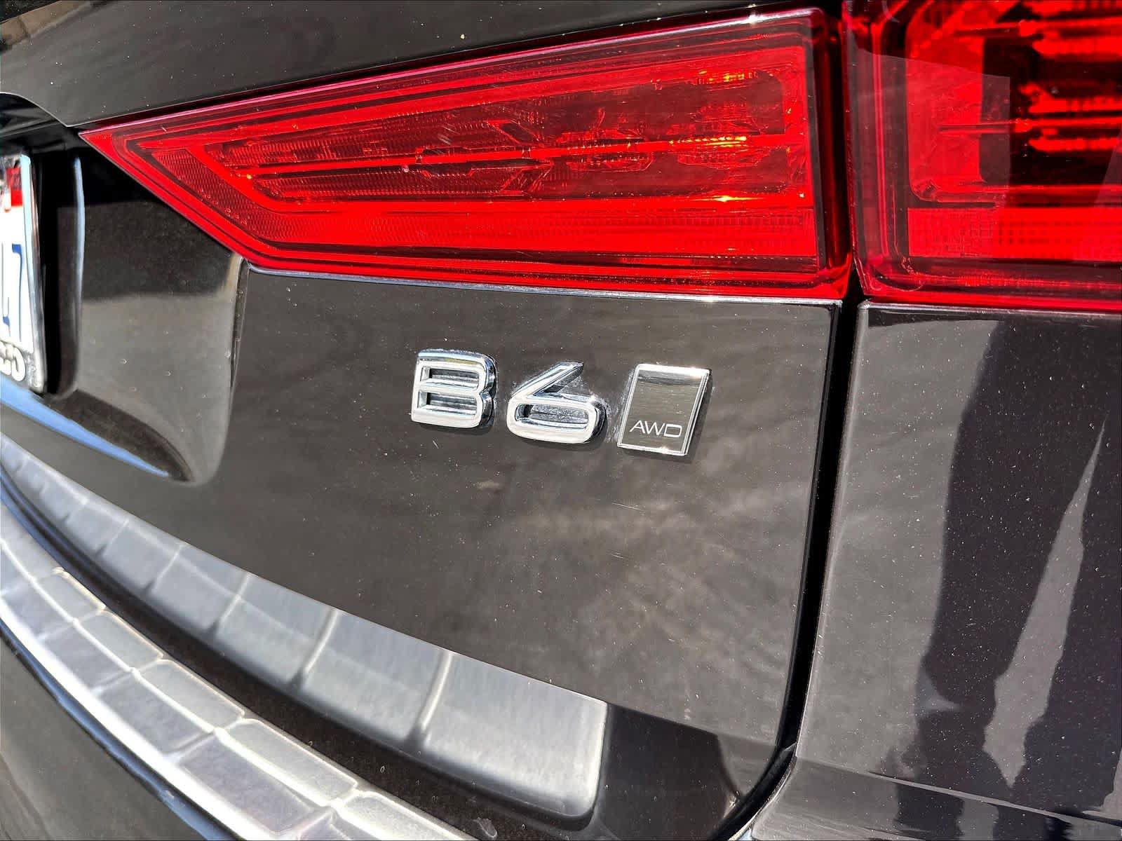 Used 2023 Volvo XC60 B6 Ultimate w/ Protection Package Premier AWD/4WD image 11