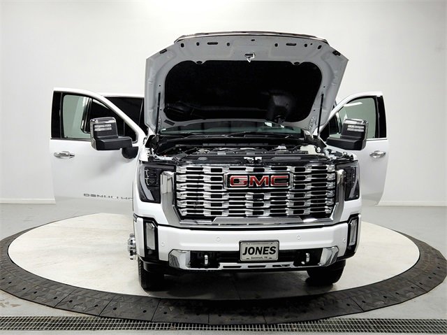 Used 2025 GMC Sierra 3500 Denali w/ Technology Package image 10