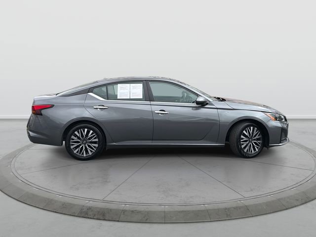 Certified 2024 Nissan Altima 2.5 SV FWD image 3