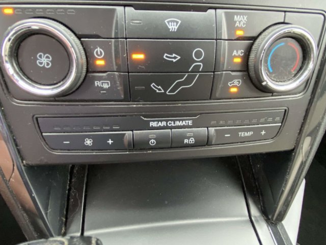 Used 2018 Ford Explorer XLT FWD image 17