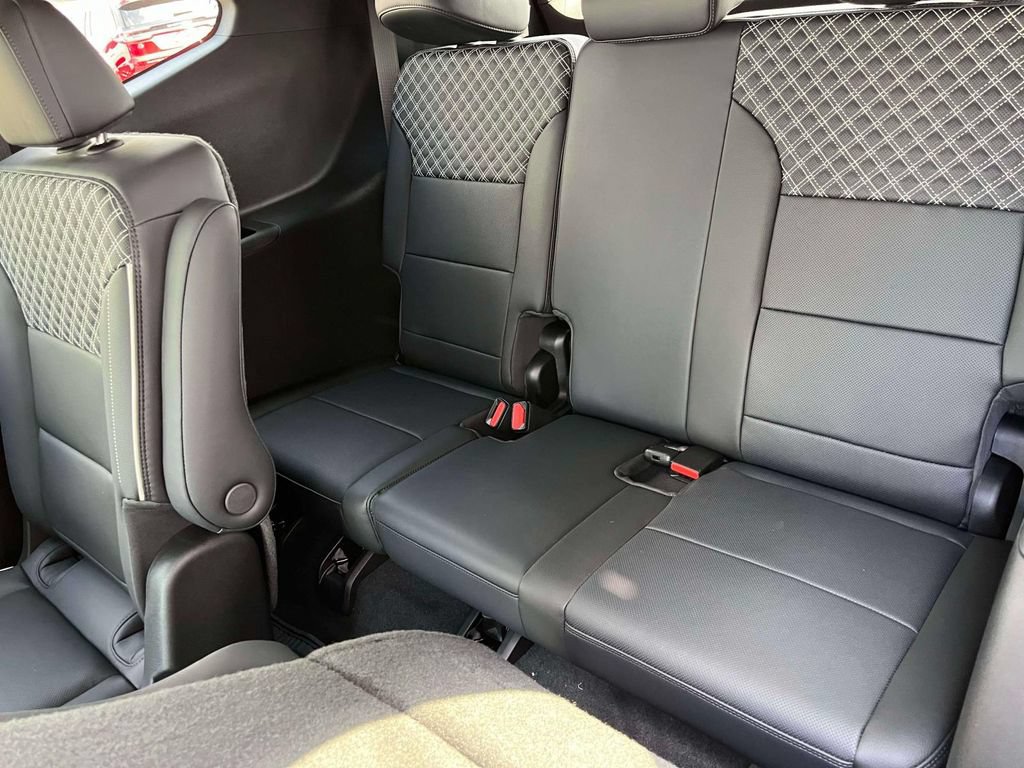 New 2027 GMC Acadia Denali w/ LPO, Floor Liner Package AWD/4WD image 17