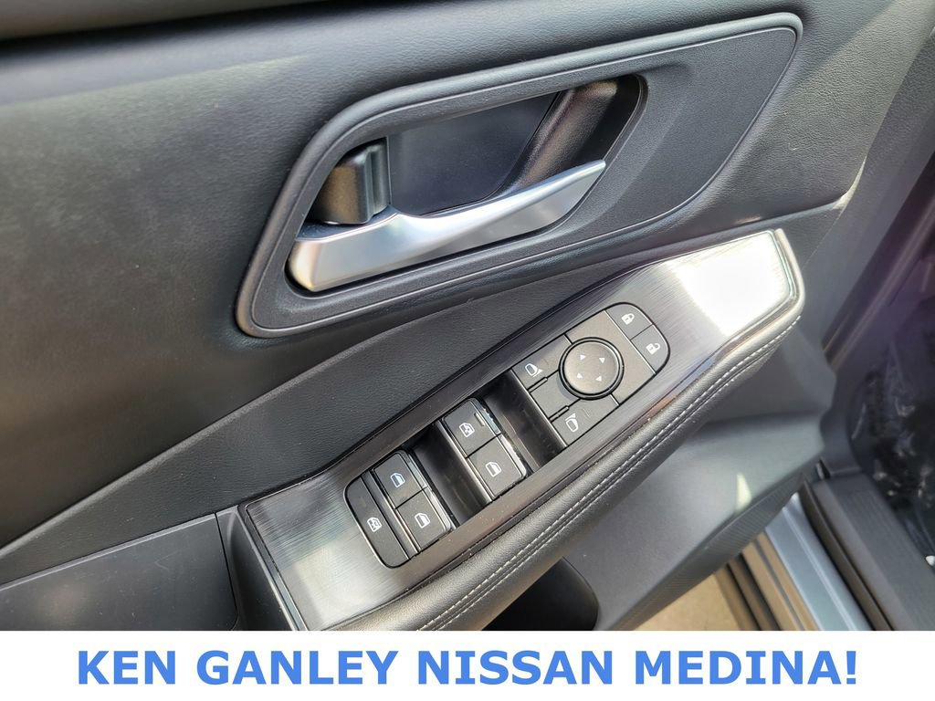 Certified 2025 Nissan Rogue SV AWD/4WD image 37