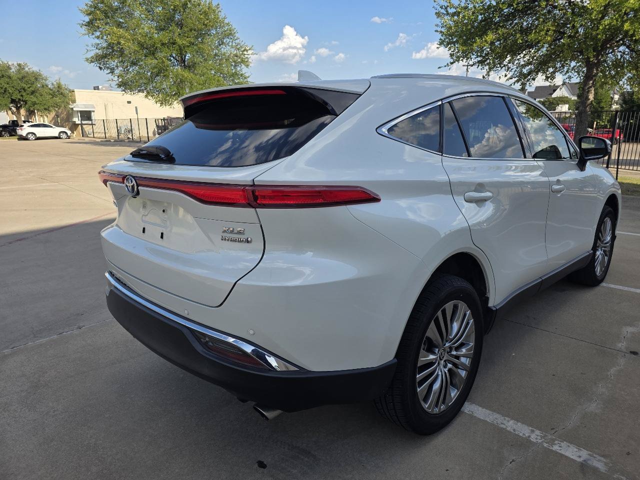 Used 2022 Toyota Venza XLE AWD/4WD image 7