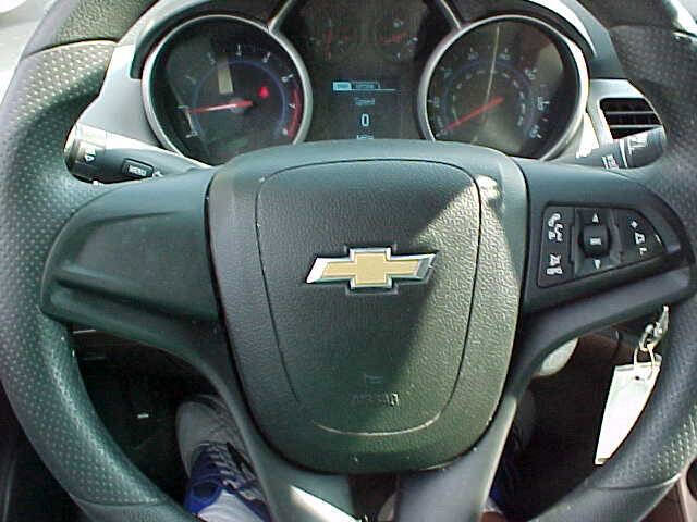 Used 2013 Chevrolet Cruze LS image 26