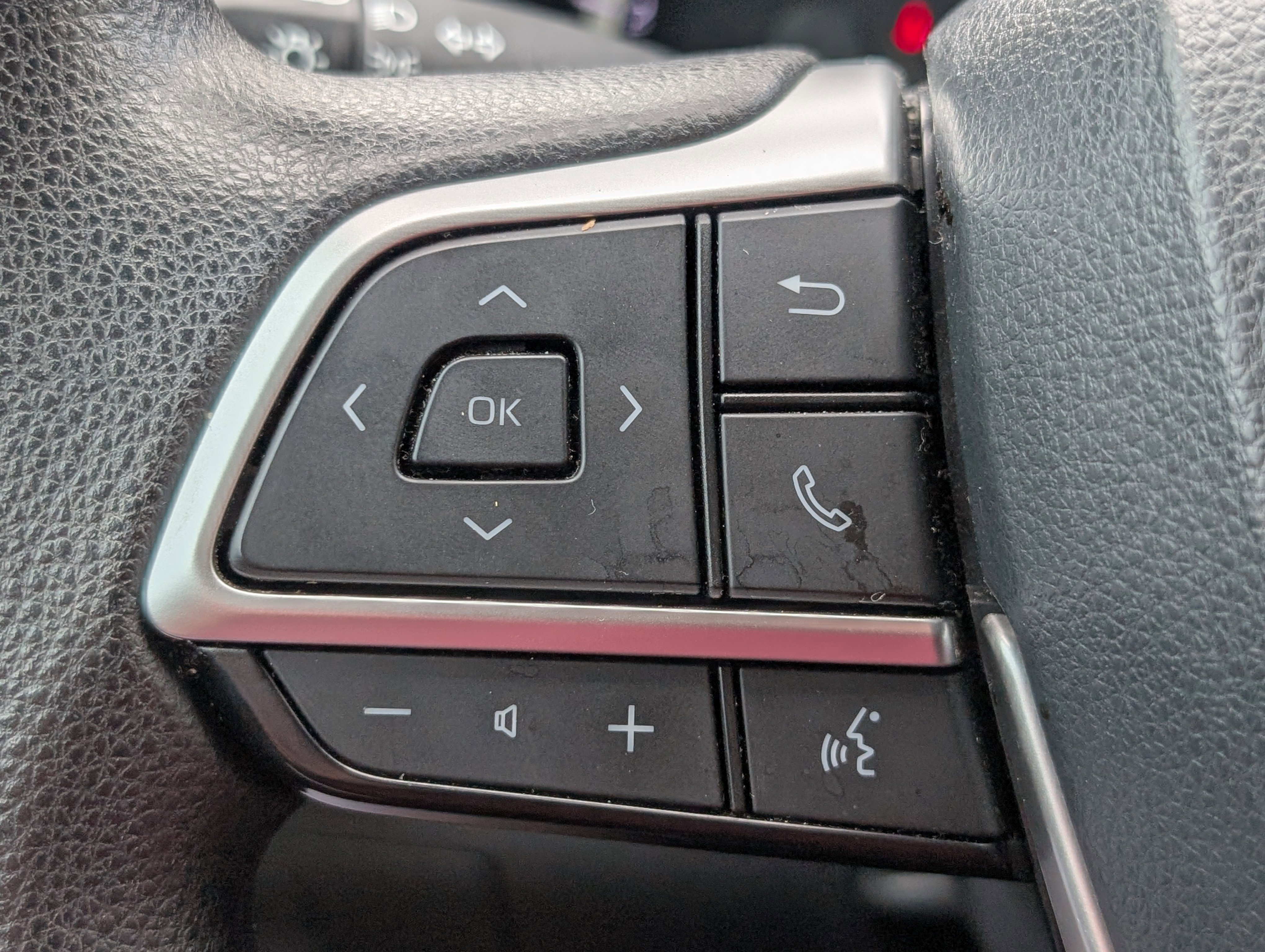 Used 2023 Toyota Highlander L image 21