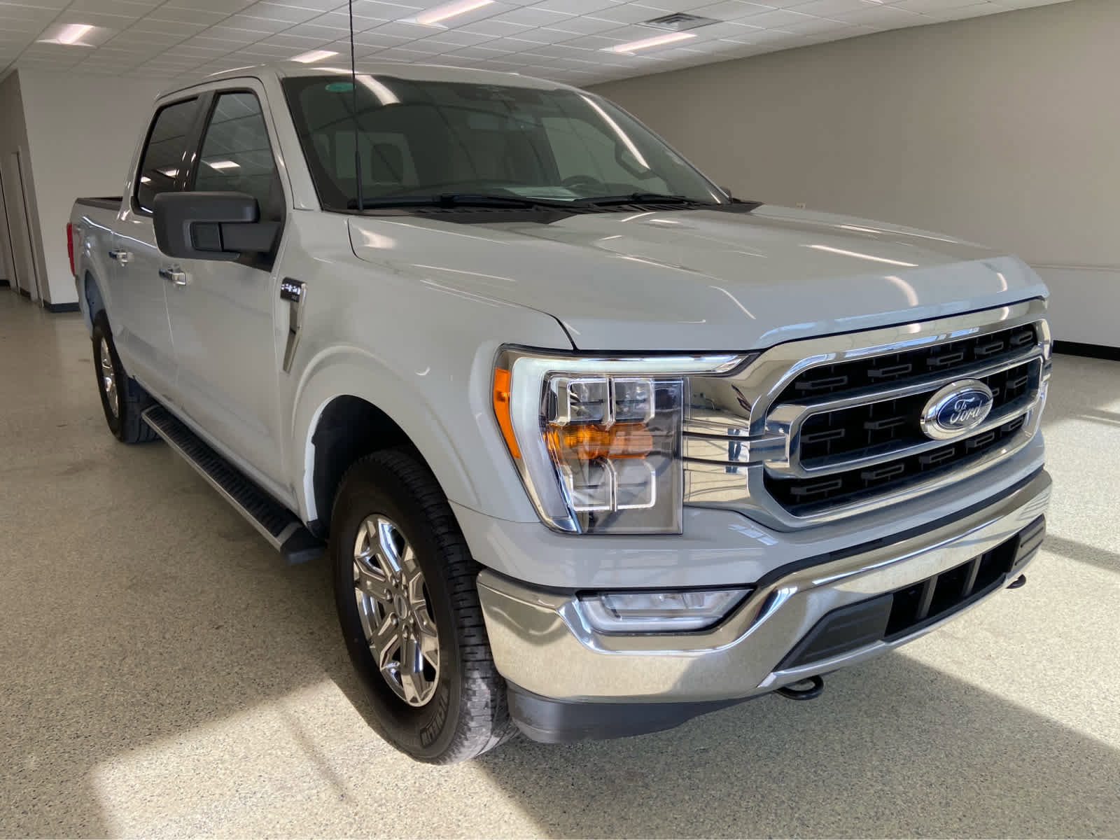 Used 2023 Ford F150 XLT w/ Equipment Group 302A High image 5
