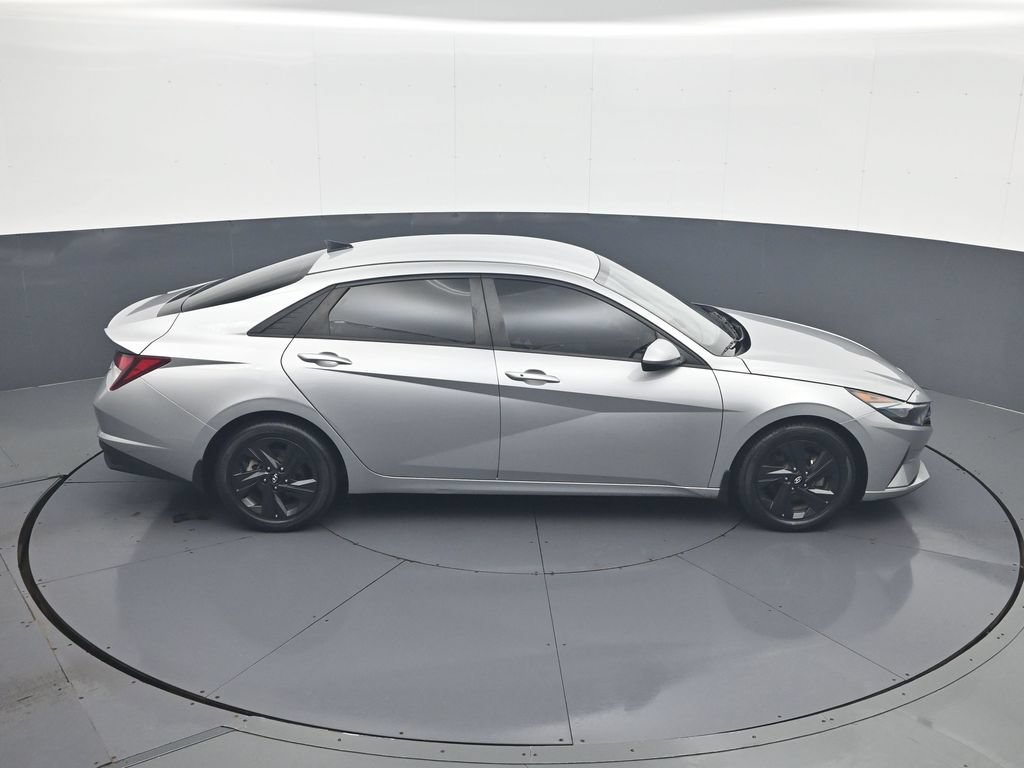 Certified 2022 Hyundai Elantra SEL FWD image 17