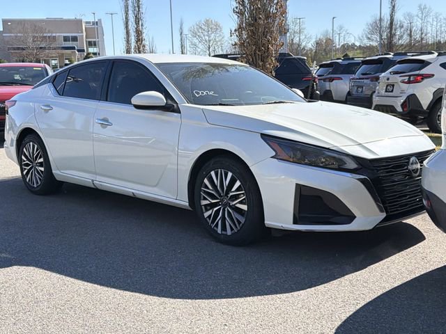 Used 2023 Nissan Altima 2.5 SV image 3