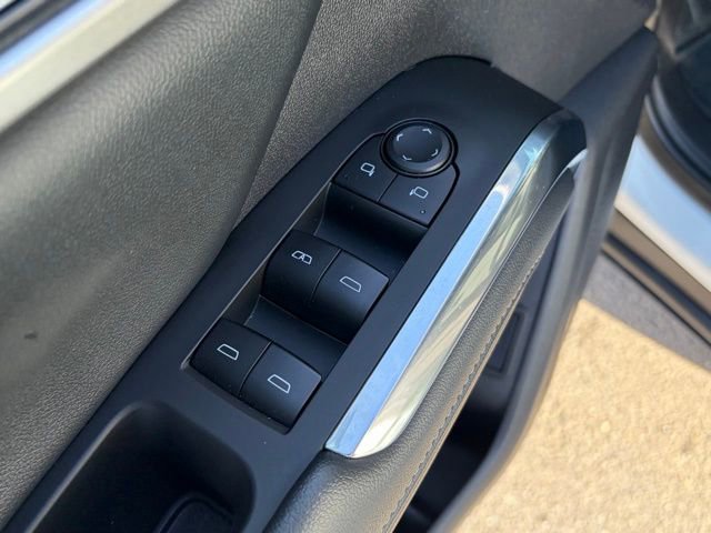 Used 2025 Chevrolet Traverse LT image 13