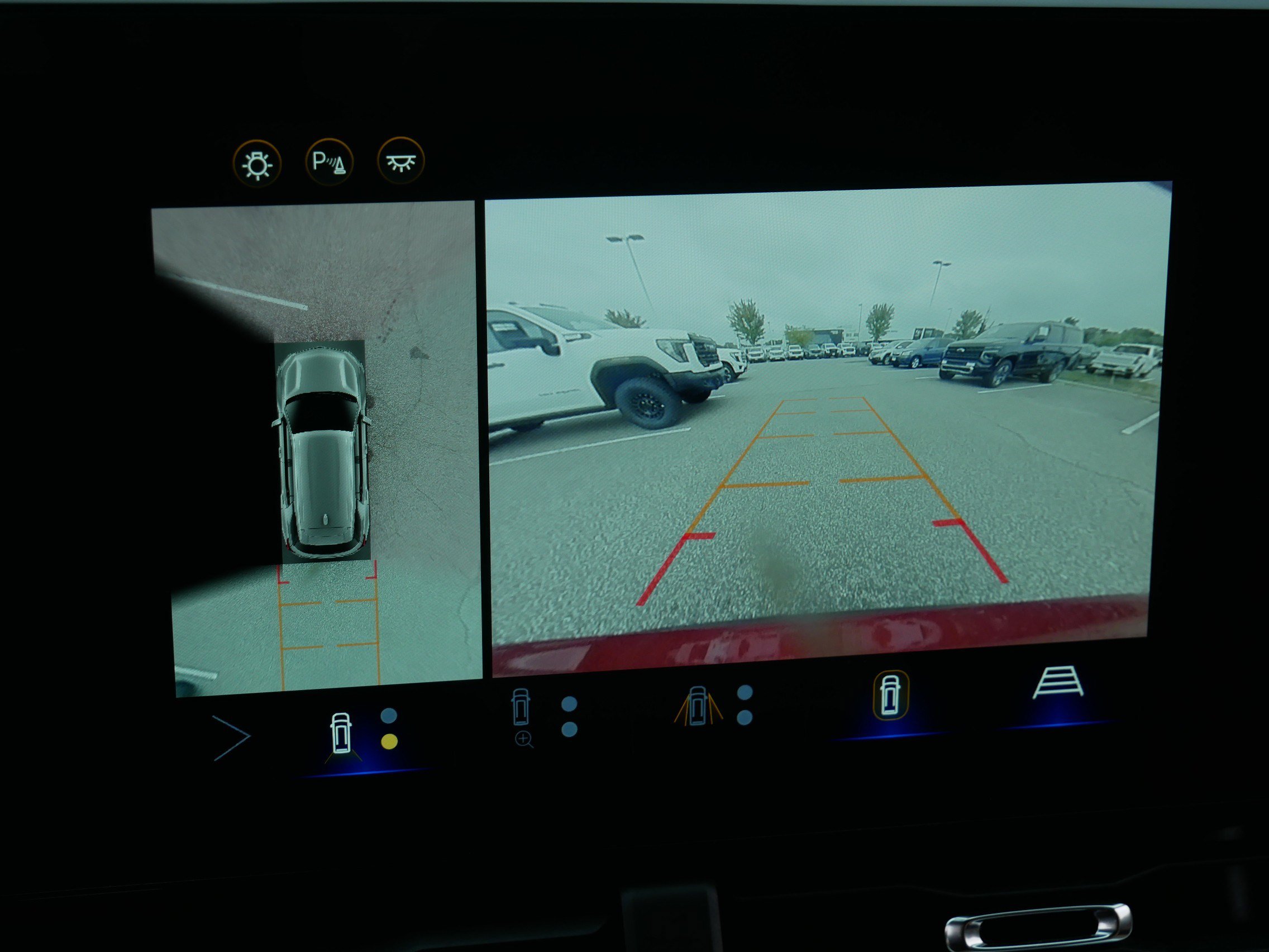 Used 2025 Chevrolet Equinox ACTIV w/ Safety and Technology Package AWD/4WD image 33