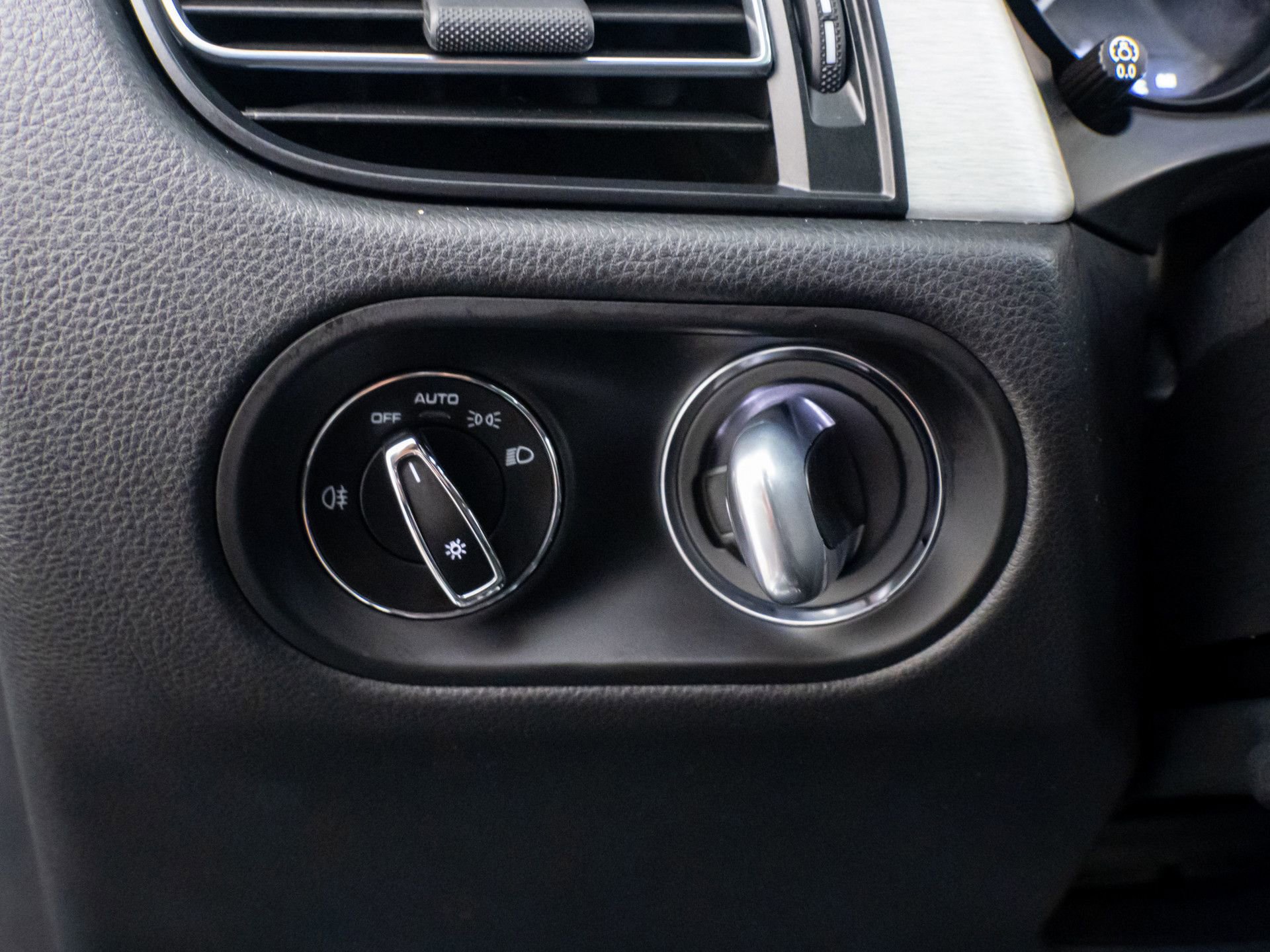 Certified 2023 Porsche Macan S image 19