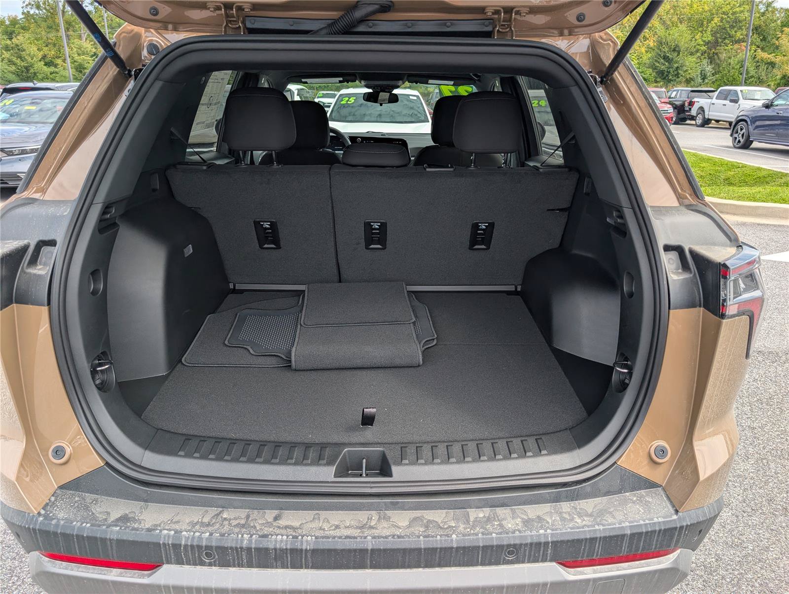 New 2027 Chevrolet Equinox LT FWD image 8