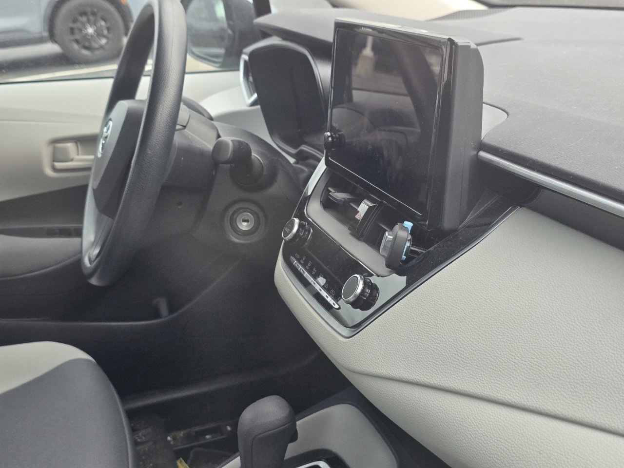 Used 2023 Toyota Corolla LE image 18