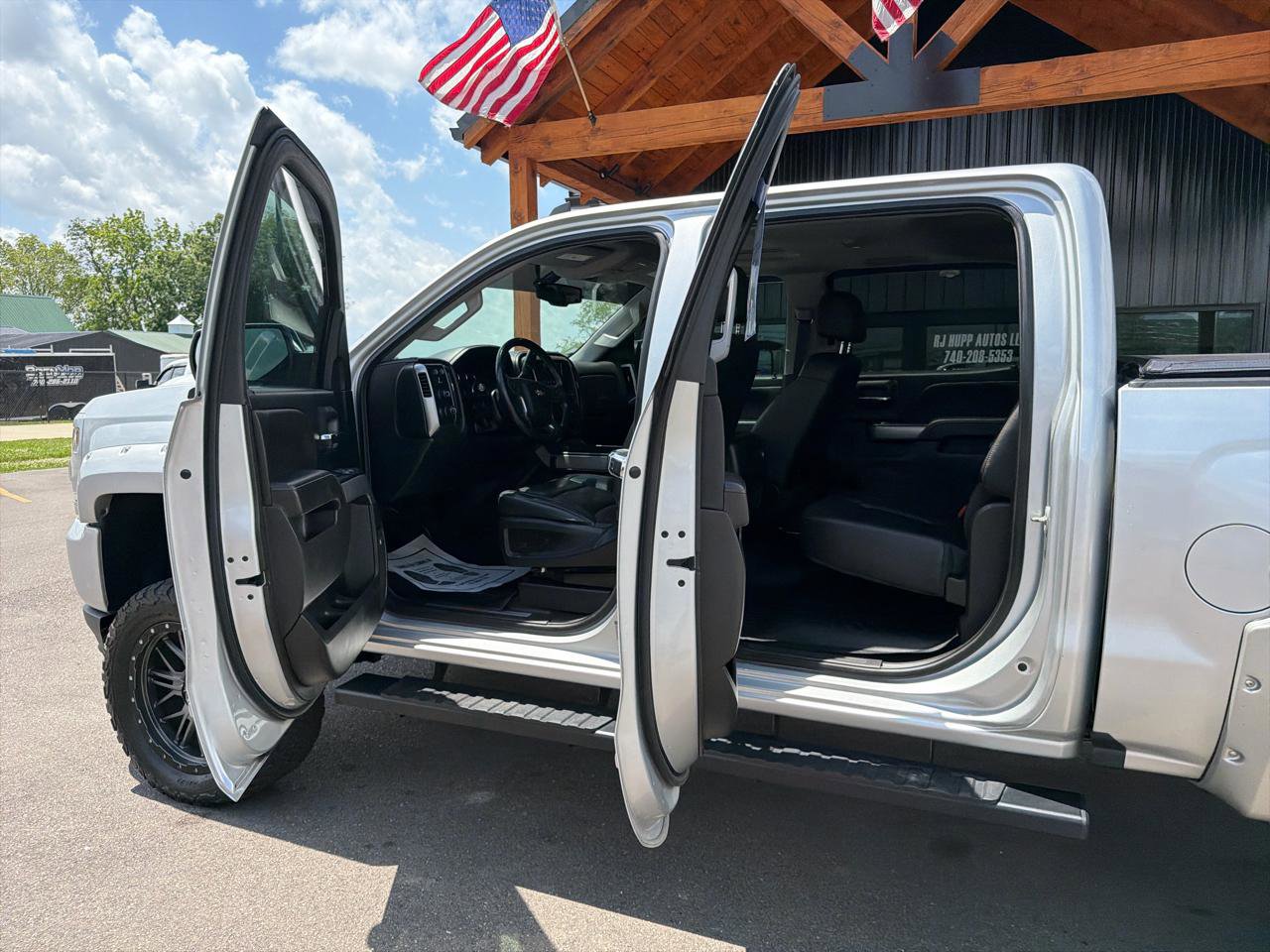Used 2018 Chevrolet Silverado 1500 LTZ Z71 w/ LTZ Plus Package AWD/4WD image 7