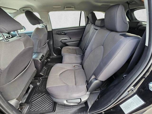 Used 2021 Toyota Highlander LE FWD image 18