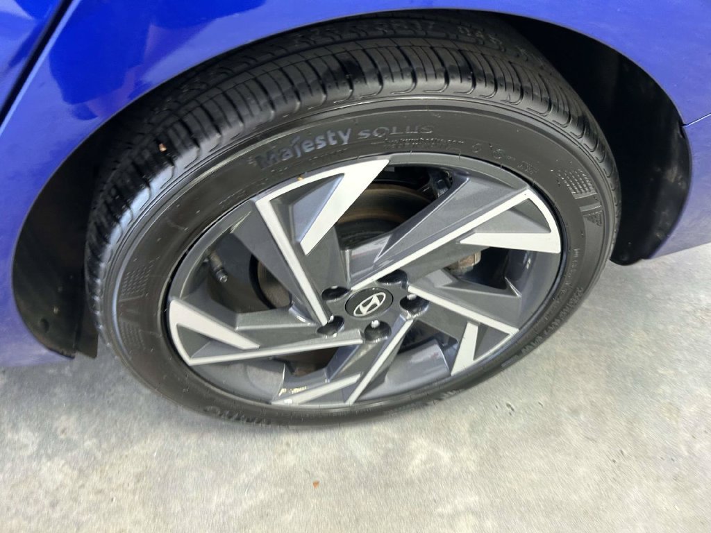 Used 2025 Hyundai Elantra Limited FWD image 9
