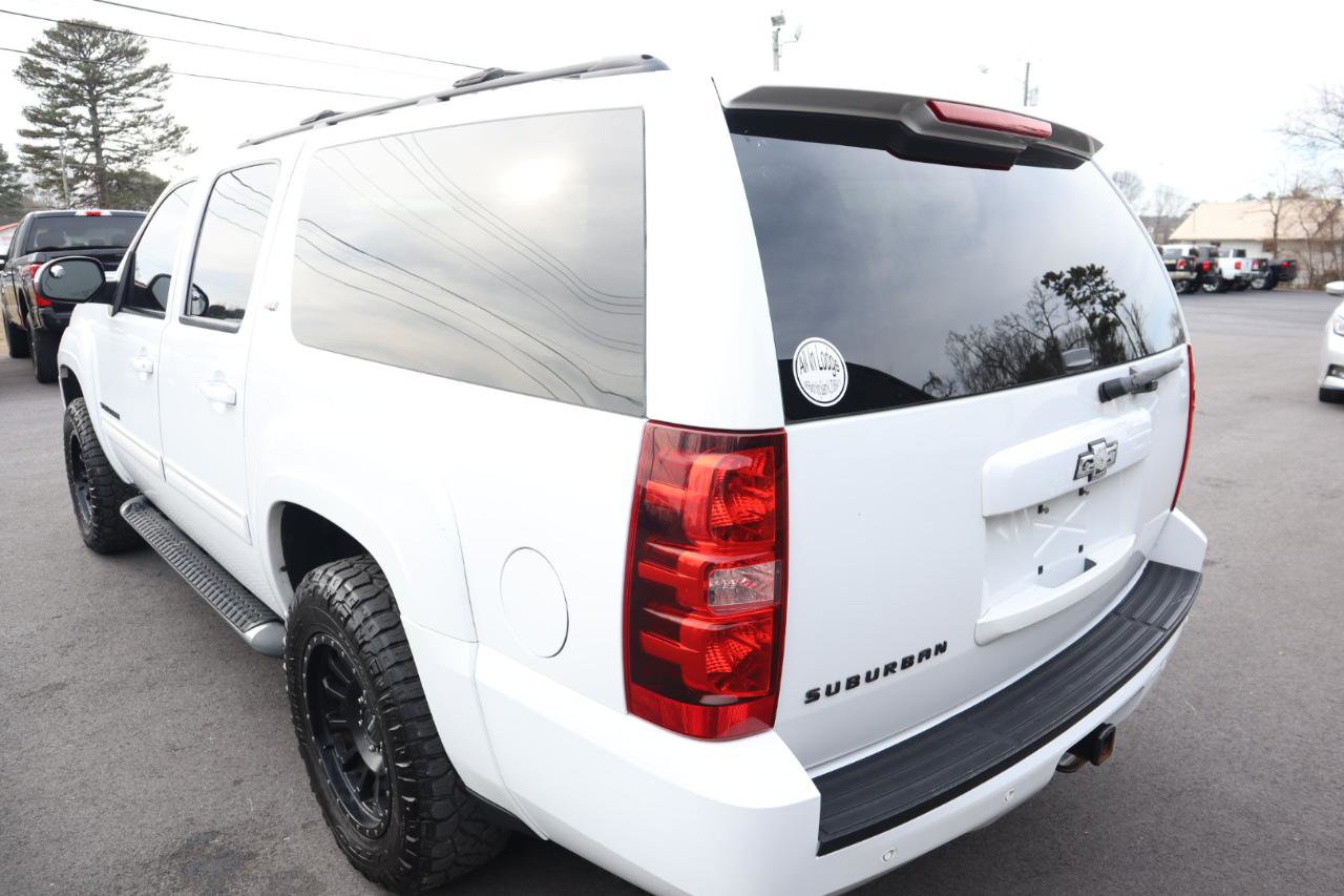 Used 2010 Chevrolet Suburban LT w/ Luxury Package AWD/4WD image 7