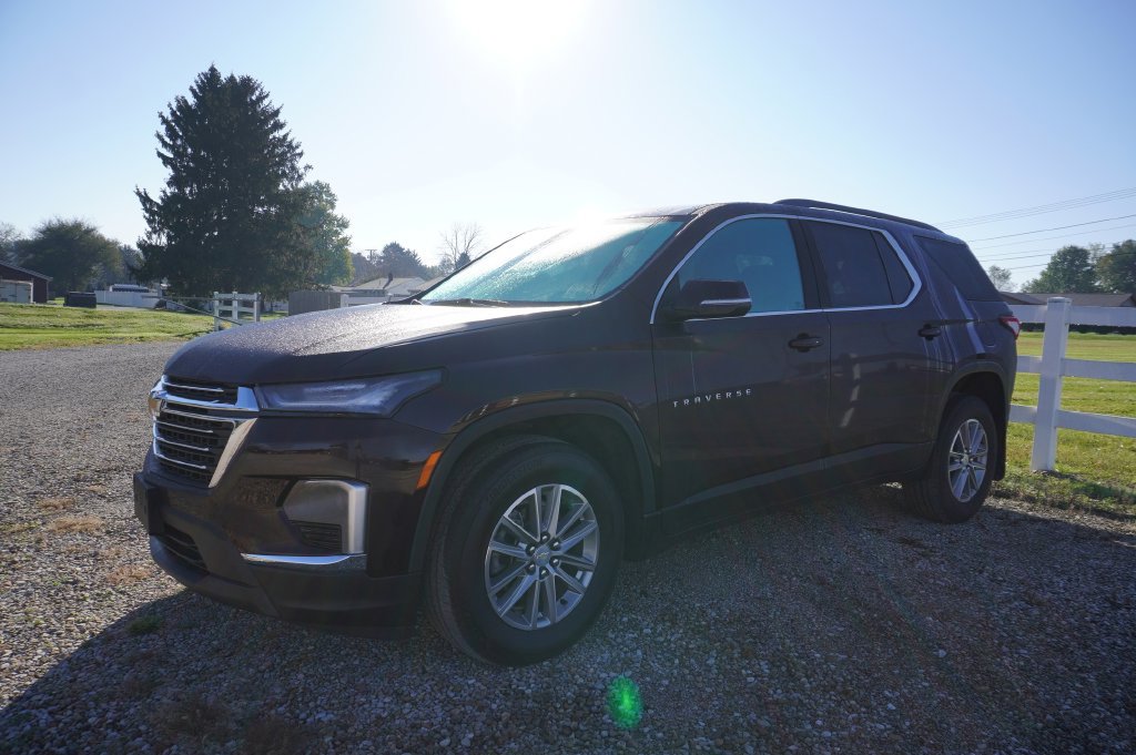 Used 2023 Chevrolet Traverse LT FWD image 1
