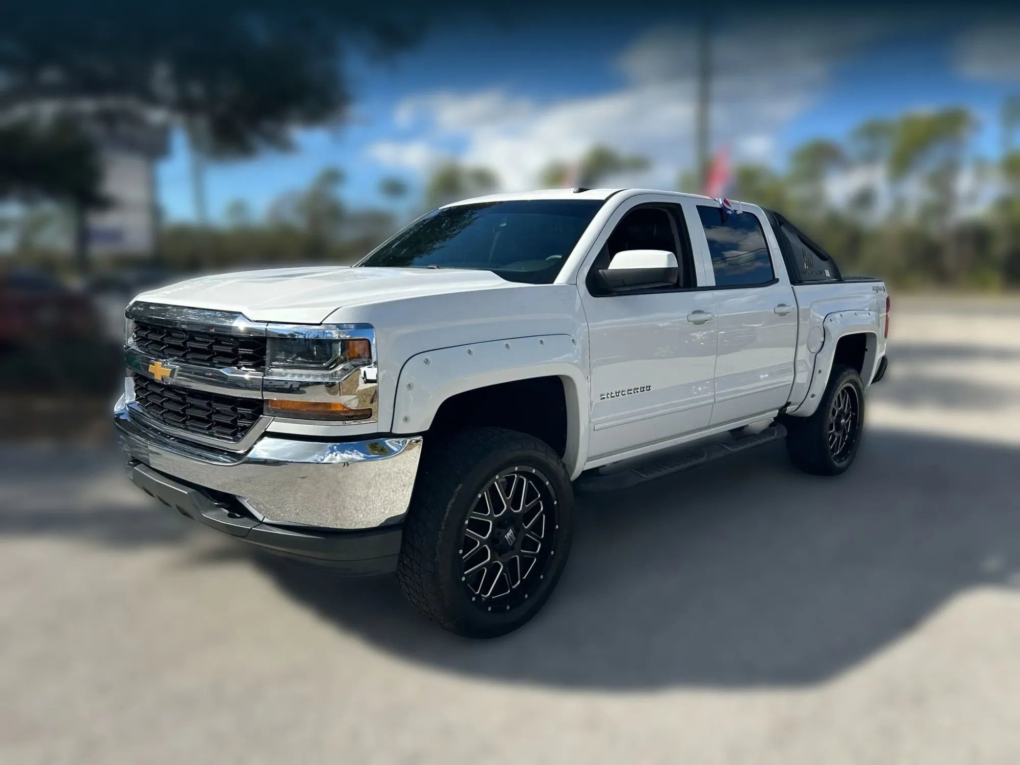 Used 2017 Chevrolet Silverado 1500 LT image 1