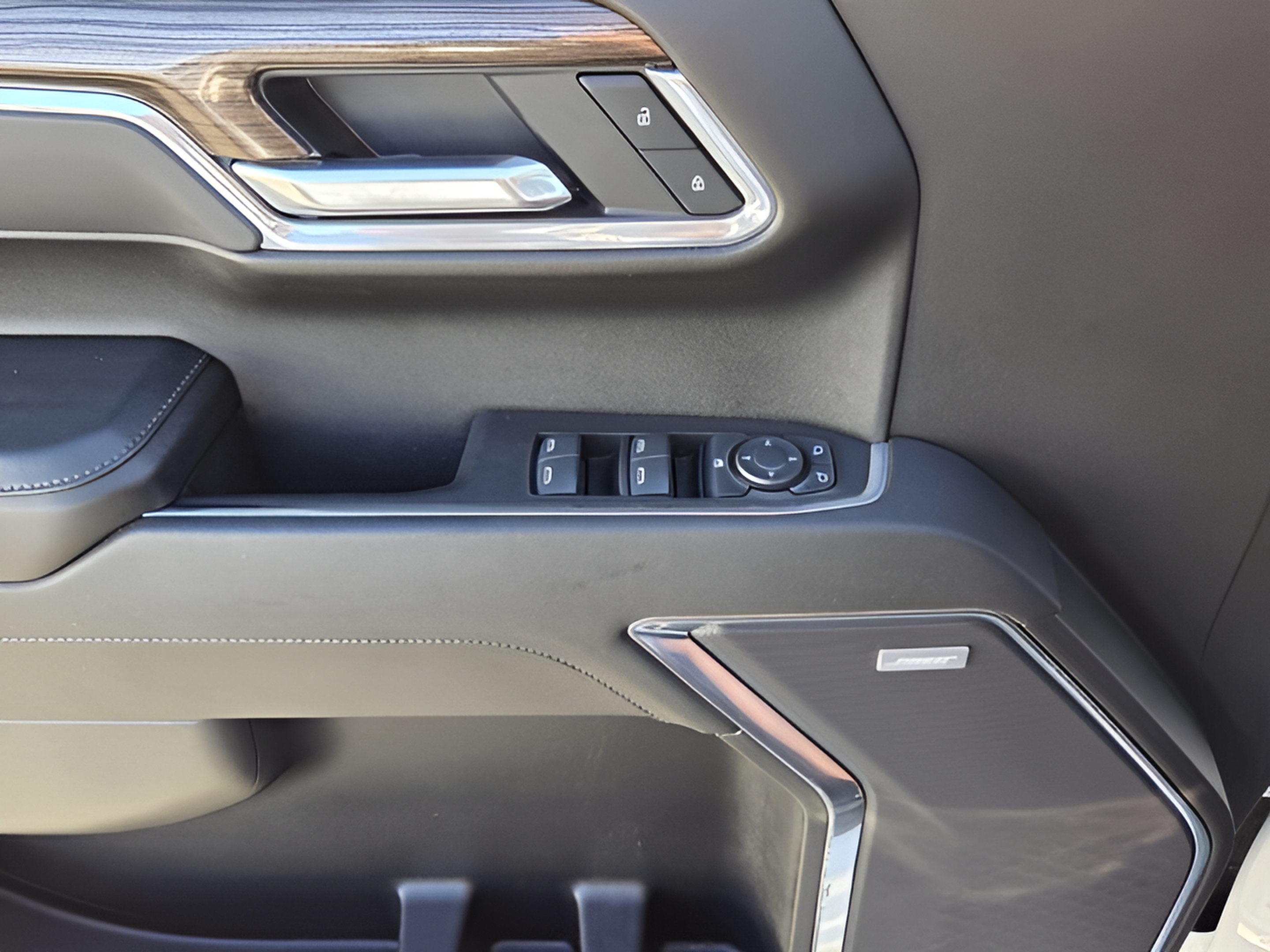 Used 2025 Chevrolet Silverado 1500 LT Trail Boss w/ Convenience Package II AWD/4WD image 28