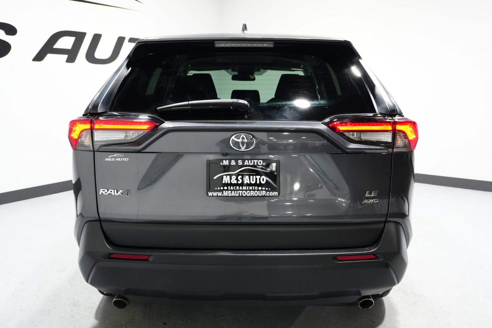 Used 2024 Toyota RAV4 LE image 9