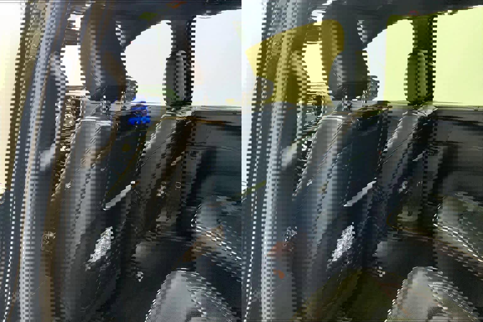 Used 2021 Chrysler Pacifica Limited w/ Uconnect Theater Family Group image 14