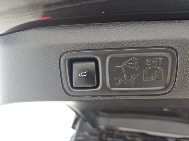 Used 2023 Ford Expedition Limited image 8