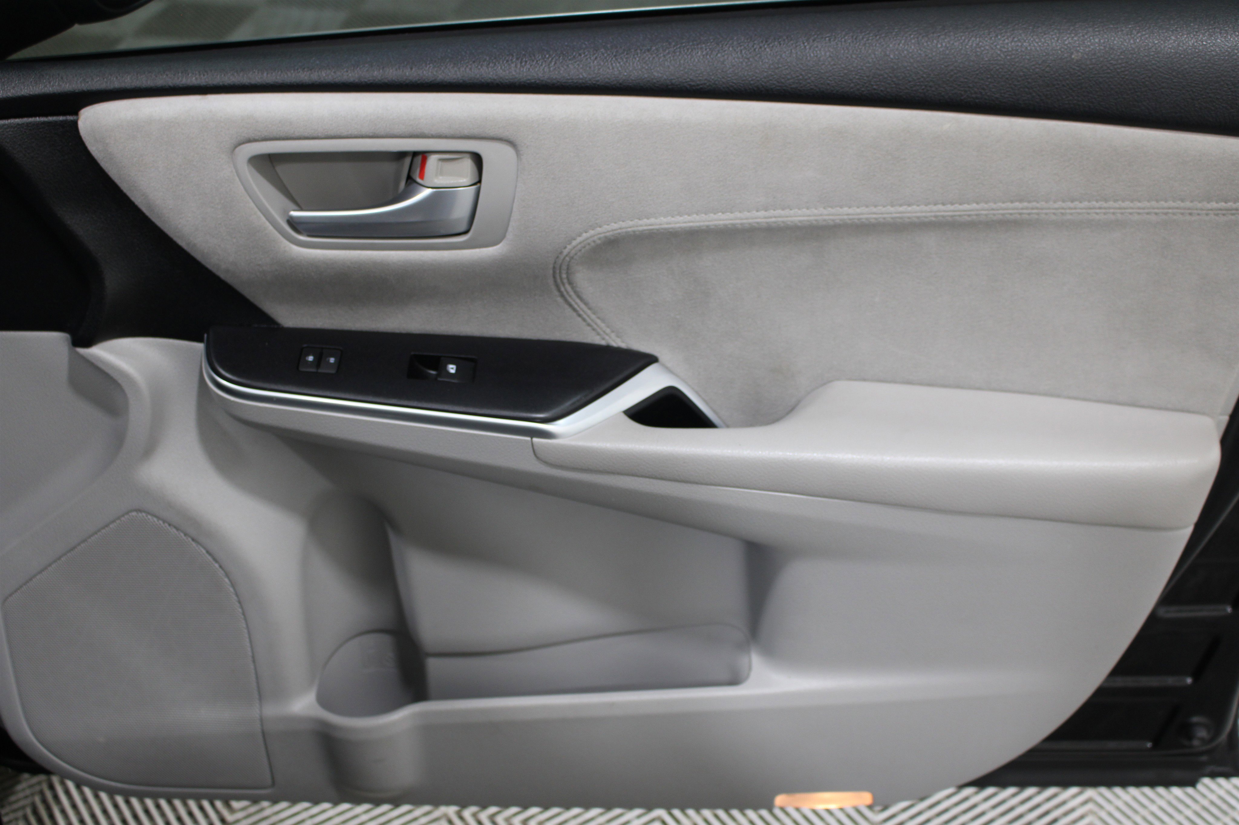 Used 2015 Toyota Camry XSE w/ Advanced Technology Package FWD image 29