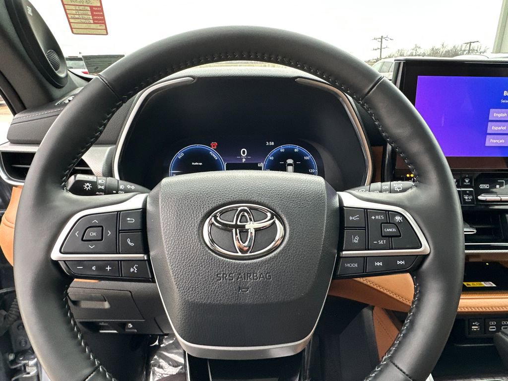 Used 2023 Toyota Highlander Platinum image 26