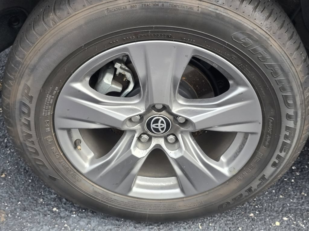 Used 2024 Toyota RAV4 XLE AWD/4WD image 9