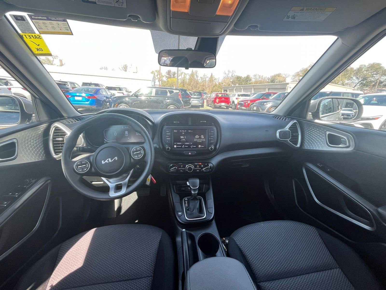 Used 2025 Kia Soul LX w/ LX Technology Package FWD image 28