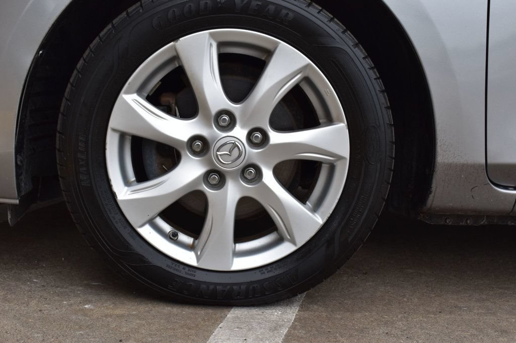 Used 2011 MAZDA MAZDA3 i Touring FWD image 11